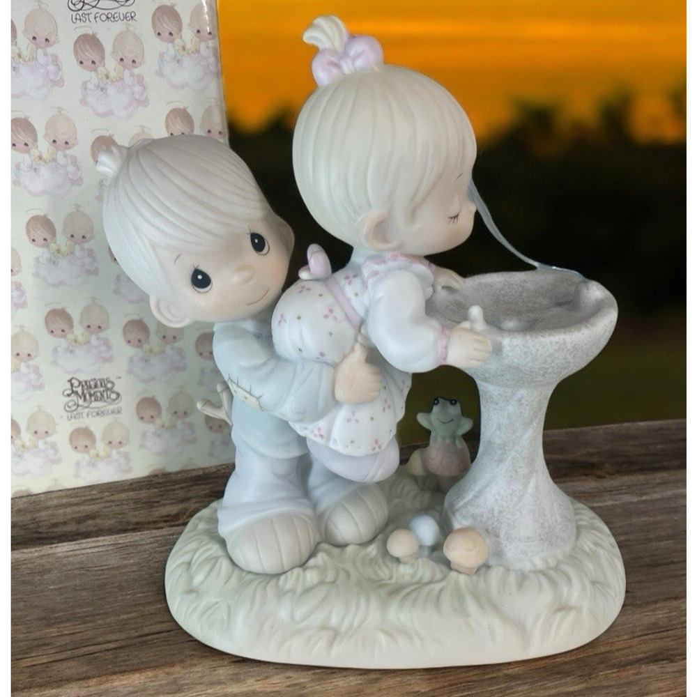 VTG 1988 Precious Moments Figurine Your Love is So Uplifting # 520675 Sweet Love